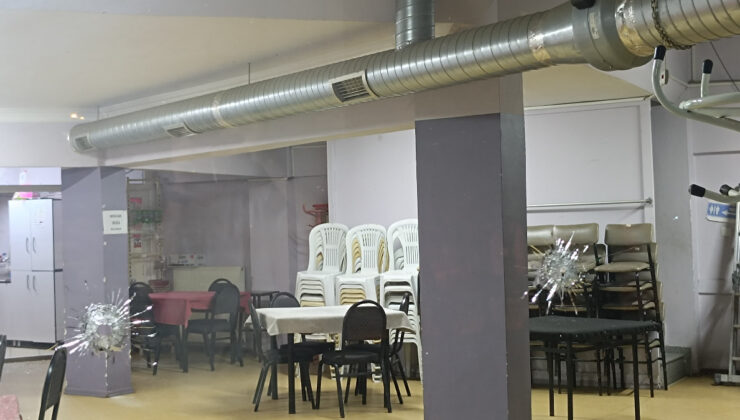 Bursa’da motosikletle gelip, kıraathaneye kurşun yağdırdı