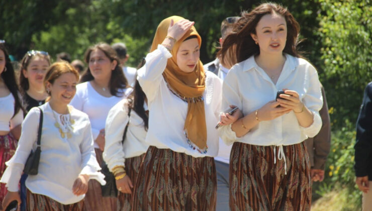 Çanakkaleli gençler Aşıklar Sokağı’nda kısmetini aradı