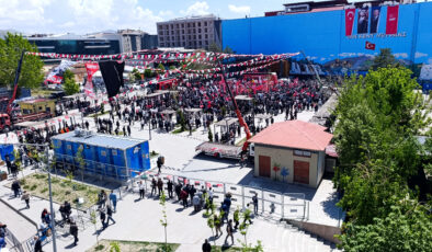 CHP’nin Van’daki mitingine iştirak düşük oldu