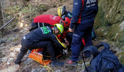 Denizli’de kayıp dağcının cansız vücudu uçurumdan helikopterle alındı