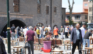 Diyarbakır’da PKK’nın fesih ilanı sevinci: Hepimiz bu ülkenin vatandaşlarıyız