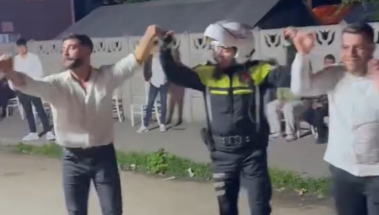 Düzce’de trafik polisi sokak düğününde halaya katıldı