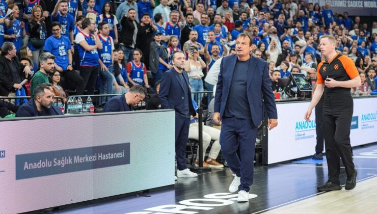 Ergin Ataman’dan şok kelamlar: Tribünlerle gerildi, sahayı terk etti