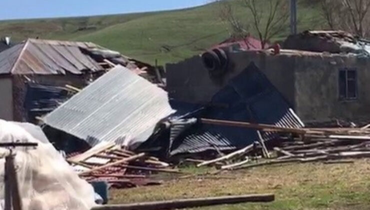 Erzurum’da hortum, binaların çatılarını uçurdu