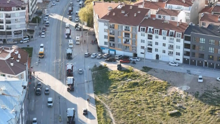 Eskişehir’de kaybettiği ağabeyinin oğluna 15 tır ile düğün konvoyu yaptı