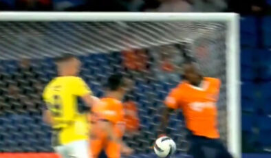 Fenerbahçe penaltı bekledi! Hakem VAR’dan izleyip oyunu sürdürdü