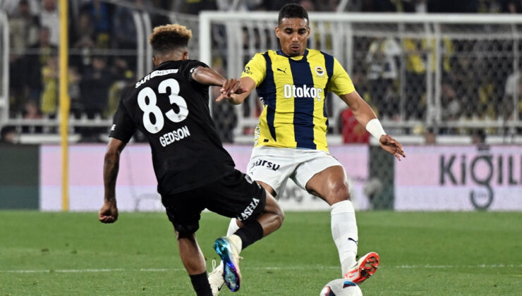 Fenerbahçeli Djiku derbi sonrası oyun oynayarak stattan ayrıldı