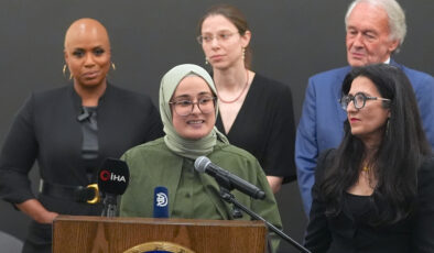 Filistin’e dayanak verdiği gerekçesiyle gözaltında tutulan Rümeysa Öztürk, özgürlüğüne kavuştu