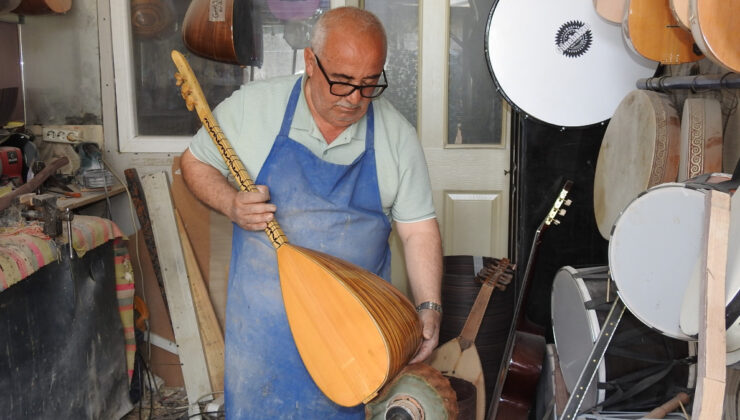 Gaziantep’de üretimini yaptığı bağlamaları hiç çalamadı