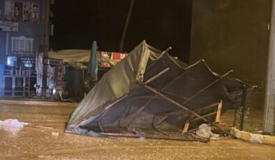 Hakkari’de şiddetli fırtına önüne çıkanı sürükledi