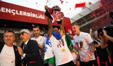 Harika Lig’e çıkan Gençlerbirliği, kupasını aldı