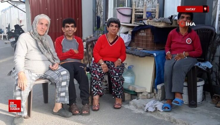 Hatay’da 3 engelli çocuğuna yıllardır gözü üzere bakıyor