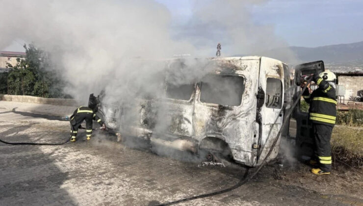 Hatay’da park halinde alev alev yandı