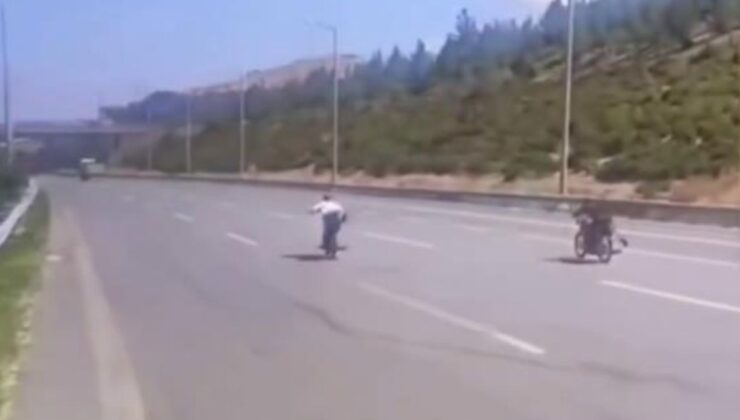 Hatay’da trafikte tehlikeli seyahat: Motorun üzerine uzandılar