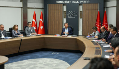 Hücuma uğrayan Özgür Özel’den müdafaa zafiyeti savlarına karşılık