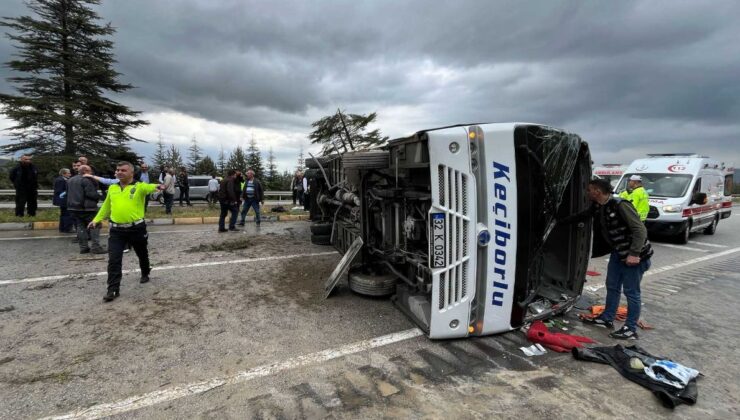 Isparta’da yolcu midibüsü devrildi: 16 yaralı