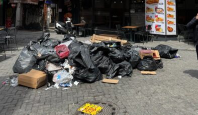 İstanbul Beşiktaş’ta caddelerde çöp dağları