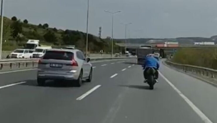 İstanbul Havalimanı yolunda motosiklet şoförünün tehlikeli hareketleri