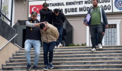 İstanbul’da hırsızların yakalandıkları anları taksinin araç kamerası görüntüledi