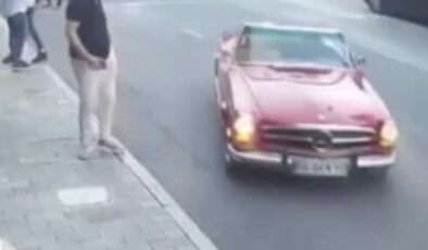 İstanbul’da vale, teslim aldığı lüks klasik araçla kaza yaptı