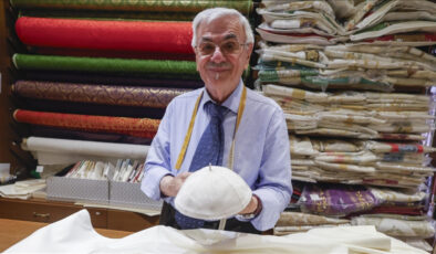 İtalyan Terzi Mancinelli, dördüncü sefer bir Papayı giydirmeye hazırlanıyor