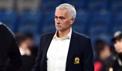 Jose Mourinho, birinci 11’i bir sefer daha değiştirdi