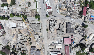 Kahramanmaraş’ın tarihi mahallelerinde zelzele konutları yükseliyor