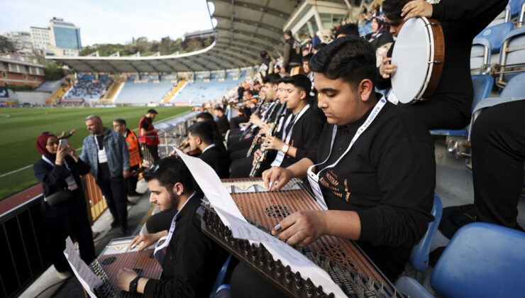 Kasımpaşa – Trabzonspor maçı öncesinde müzik aktifliği yapıldı