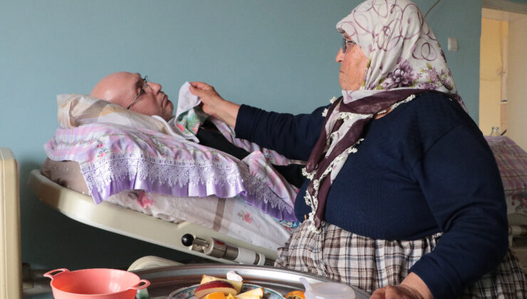 Kayseri’de bir anne 16 yıldır yatağa bağımlı oğluna bakıyor