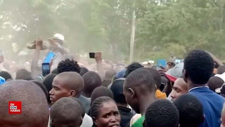 Kenya Devlet Başkanı Ruto’ya konuşurken ayakkabı fırlatıldı