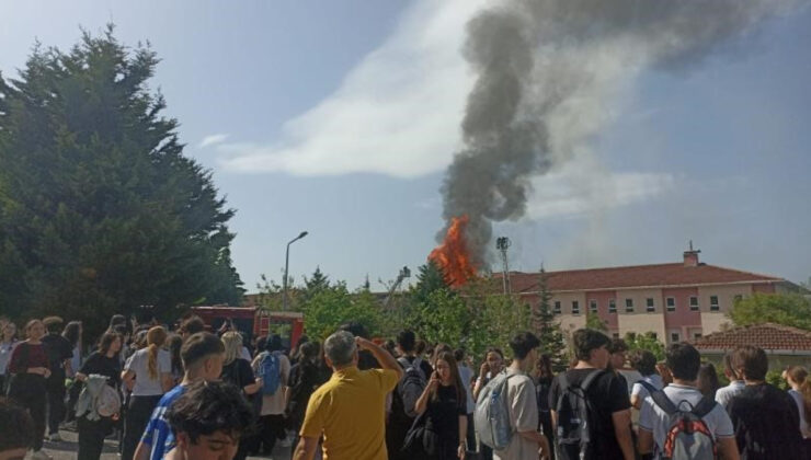 Kocaeli’de lise çatısında yangın