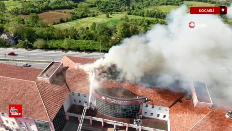Kocaeli’de lisede çıkan yangında çatı küle döndü