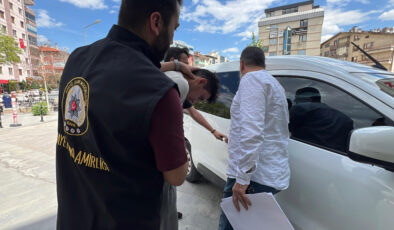 Konya’da tartıştığı kişinin başına vurdu