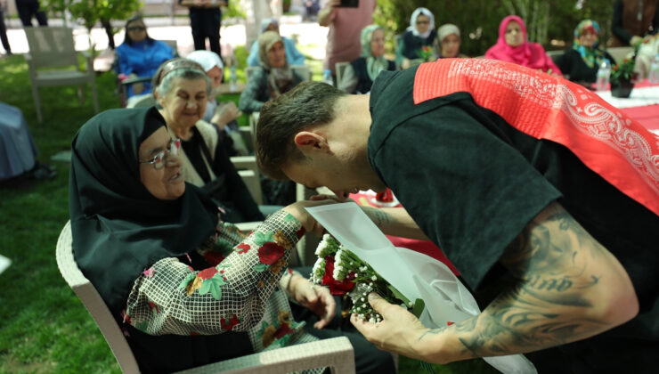 Konyasporlu oyuncular Anneler Günü’nü ziyaretlerle kutladı