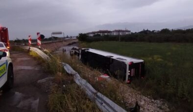 Manisa’da yolcu otobüsü kaza yaptı: 10 yaralı