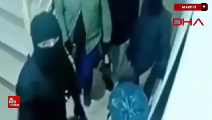 Mardin’de maskeli şüpheliler, husumetlilerinin kapısını parçaladı