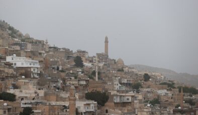 Mardin’in üzerini toz kapladı