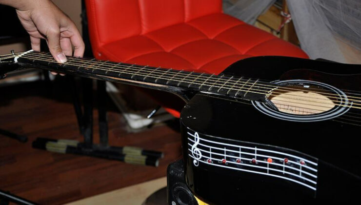 Mersin’de gitar eğitmeni 7 kız çocuğuna cinsel istismarda bulunduğu argümanıyla tutuklandı