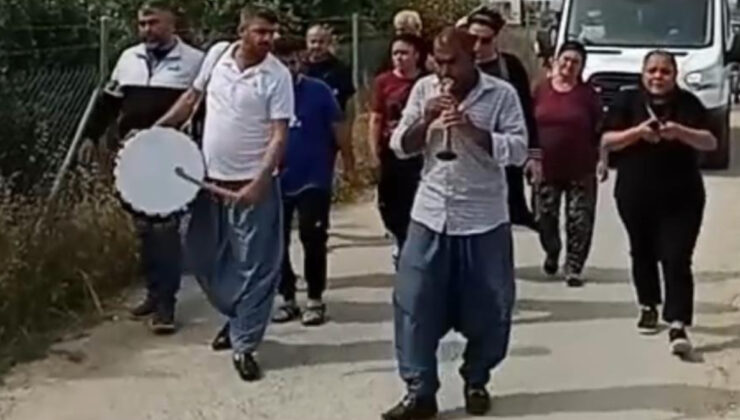 Mersin’de trafik kazasında ölen gence, davul zurna eşliğinde veda