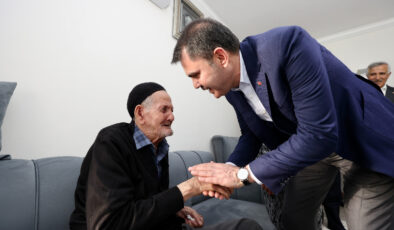 Murat Kurum, Kahramanmaraş’ta vatandaşlarla bir ortaya geldi