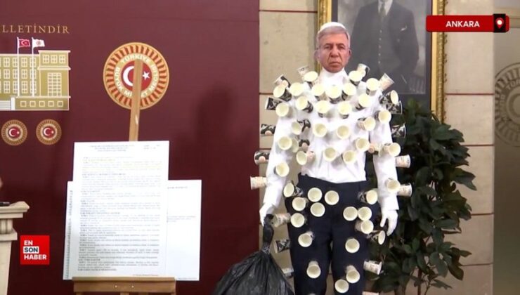 Osman Gökçek, Meclis’e Mansur Yavaş maskeli cansız model getirdi