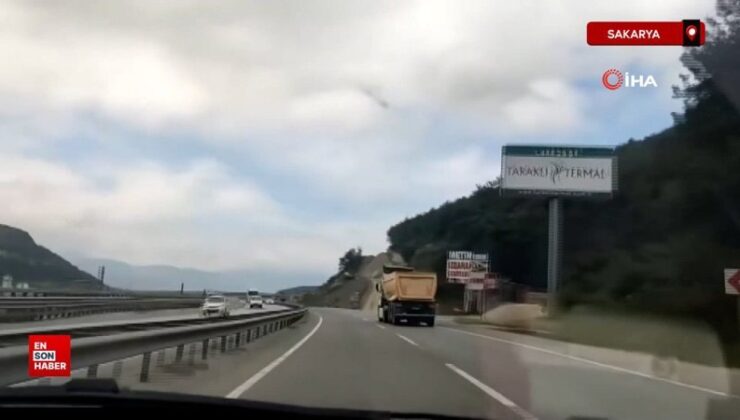 Sakarya’da 139 kilometre süratle giden arabanın yetişemediği kamyon