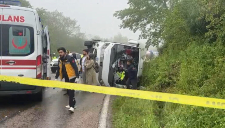 Sinop’ta üniversite öğrencilerini taşıyan otobüs devrildi: 18 yaralı