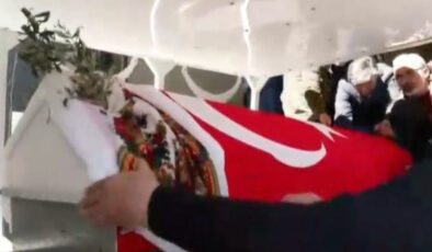 Sırrı Süreyya Öncü’nün tabutuna zeytin kolu konuldu