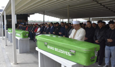 Sivas’ta boğazları kesilerek öldürülen kardeşler gözyaşlarıyla uğurlandı