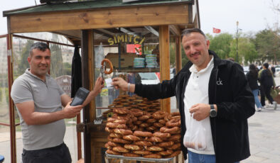 Sivas’ta seyyar simit tezgahına POS aygıtı koydu