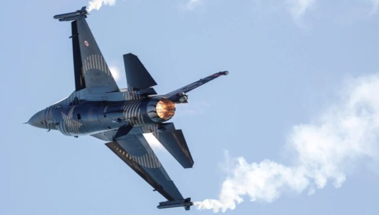 SOLOTÜRK’ten KKTC’de nefes kesen şov