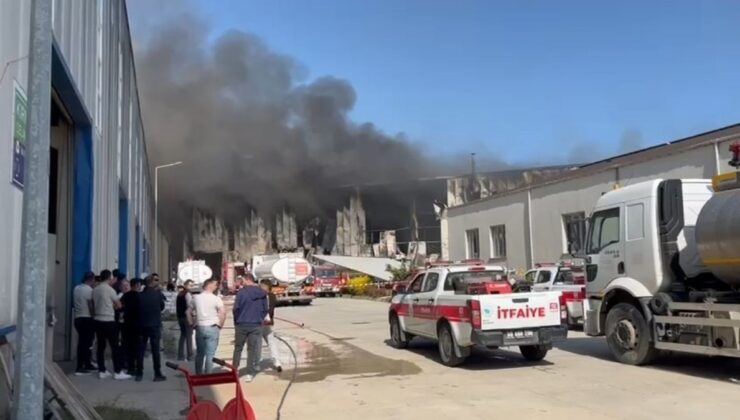 Tekirdağ’da kauçuk fabrikasında çıkan yangın denetim altına alındı