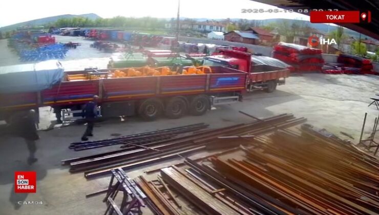 Tokat’ta harekete geçen kamyonet park halindeki tıra çarparak durdu