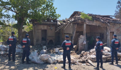 Tokat’ta kaçak hafriyat yapan şahıslar 2 bin yıllık mozaik buldu